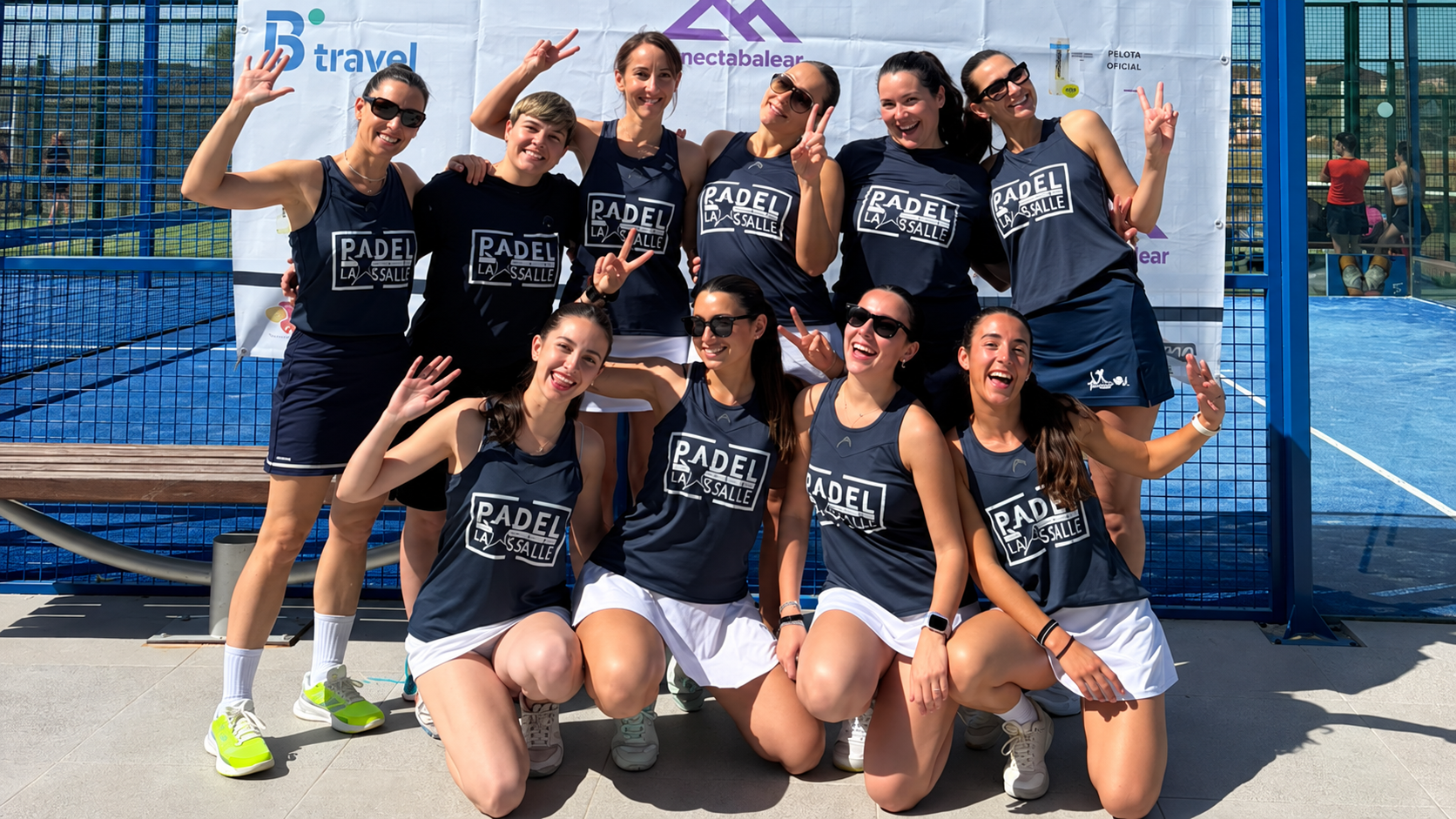 Jugadoras de Pádel La Salle en una competición por equipos